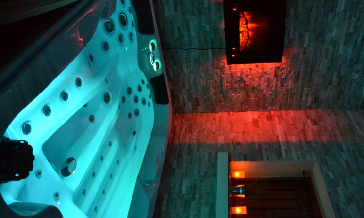 Pose et installation d'un jacuzzi 3 PLACES  BE WELL CANADA SPA sur les hauteurs d'URIAGE