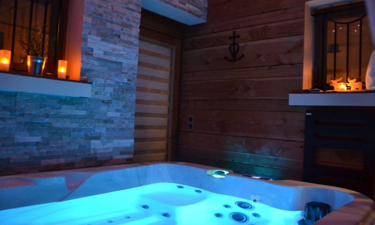 Pose et installation d'un jacuzzi 3 PLACES  BE WELL CANADA SPA sur les hauteurs d'URIAGE