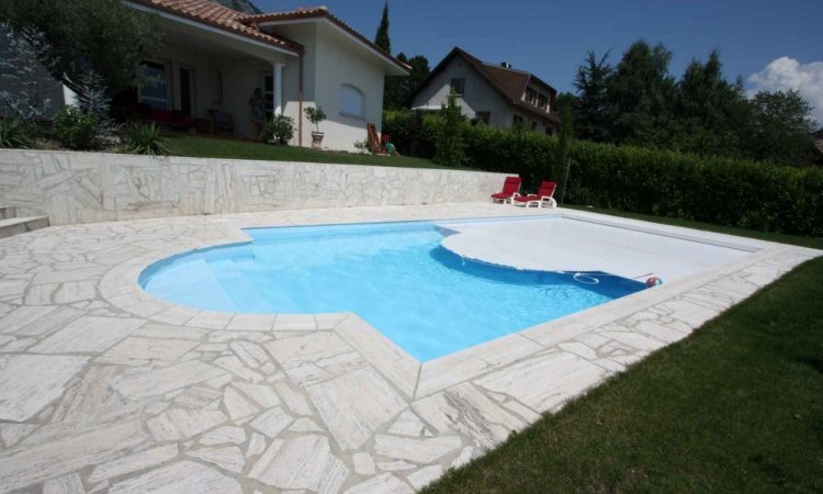 Dallage en pierre pour piscine à Saint-Nazaire-Les-Eymes 