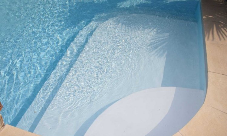 Escalier pour piscine à Saint-Nazaire-Les-Eymes