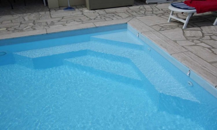 Escalier pour piscine à Saint-Nazaire-Les-Eymes