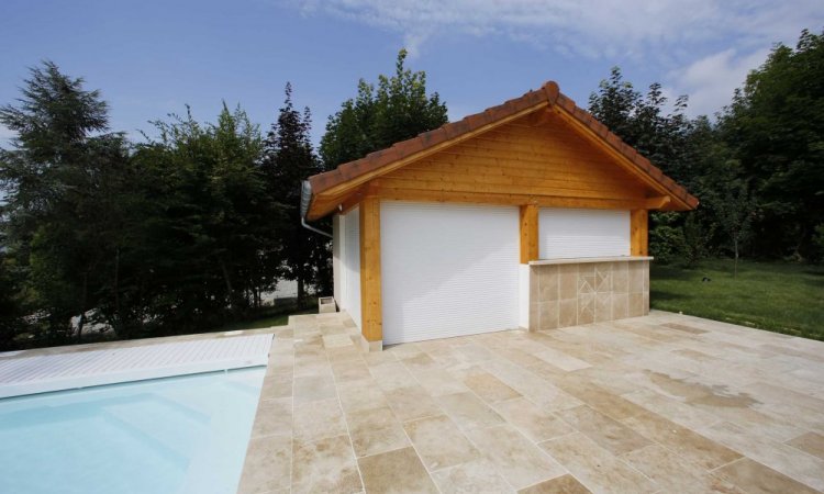 Pool house piscine à Saint-Nazaire-Les-Eymes 